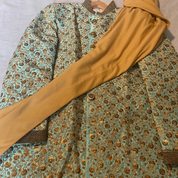 Shivani - Wedding - suitable Groom or brothers - Picture 2 of 5